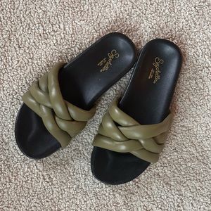 Seychelles Green and Black Low Key Sandals